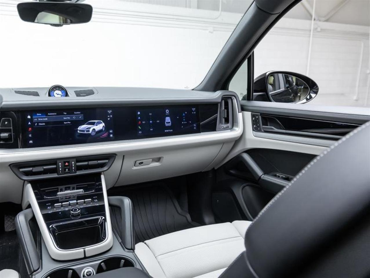 2025 Porsche Cayenne  Photo