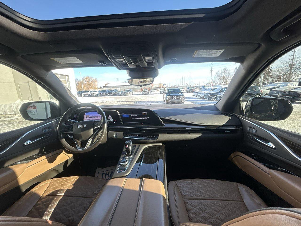 2022 Cadillac Escalade Sport Low KMs Power Steps Air Suspension Soft-Clos Photo