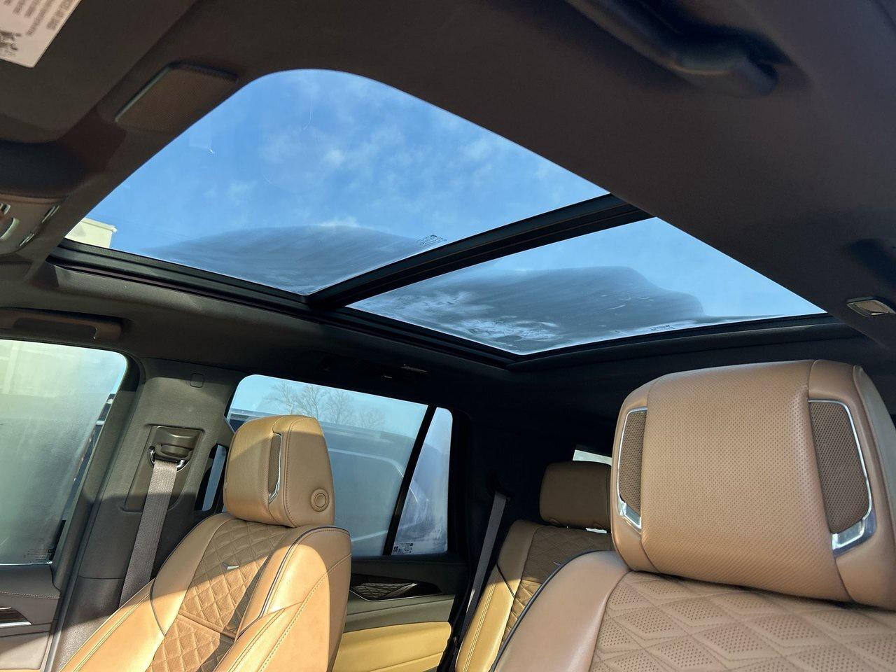 2022 Cadillac Escalade Sport Low KMs Power Steps Air Suspension Soft-Clos Photo