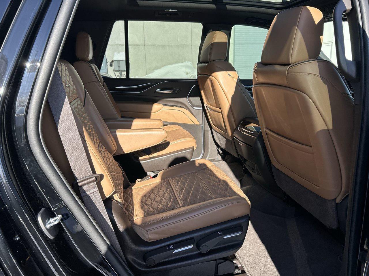 2022 Cadillac Escalade Sport Low KMs Power Steps Air Suspension Soft-Clos Photo