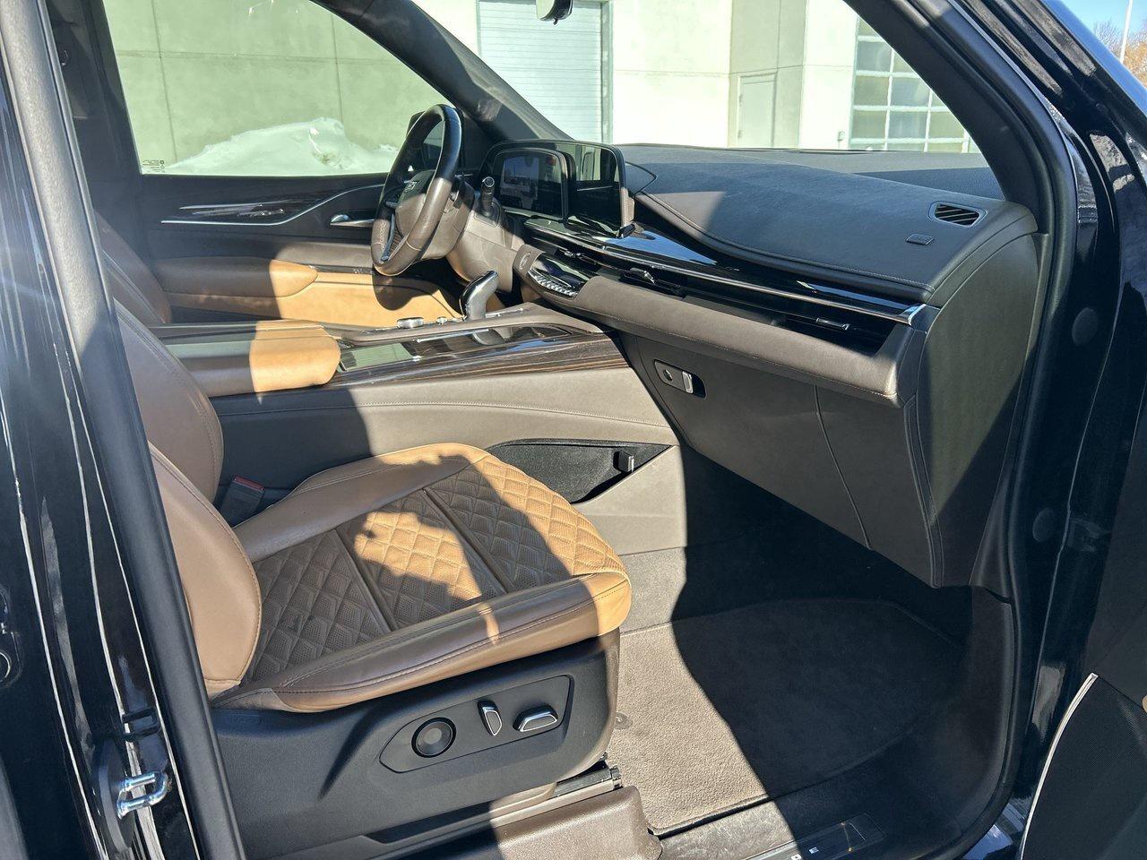 2022 Cadillac Escalade Sport Low KMs Power Steps Air Suspension Soft-Clos Photo