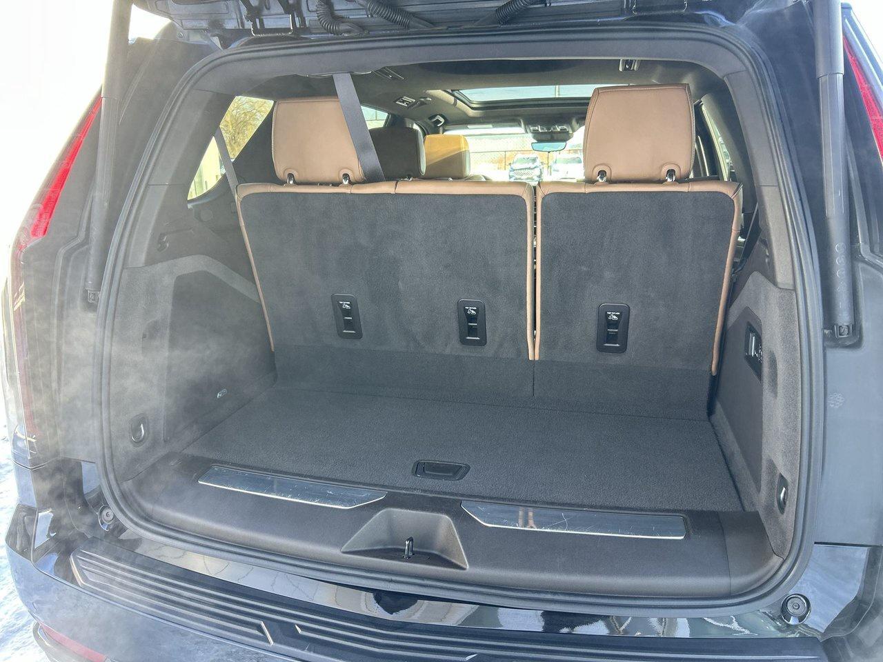 2022 Cadillac Escalade Sport Low KMs Power Steps Air Suspension Soft-Clos Photo