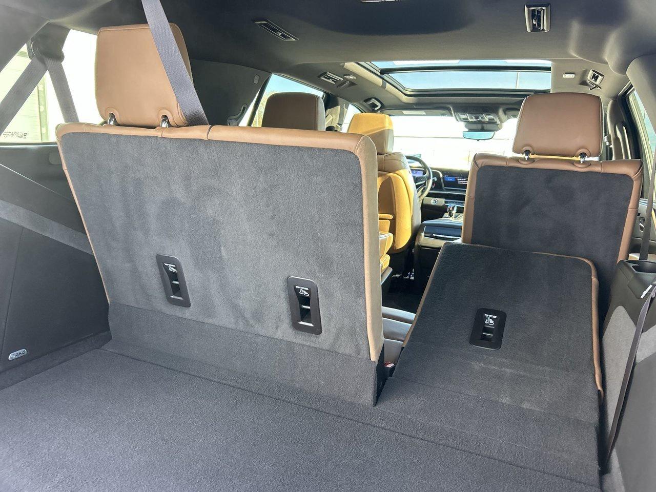 2022 Cadillac Escalade Sport Low KMs Power Steps Air Suspension Soft-Clos Photo