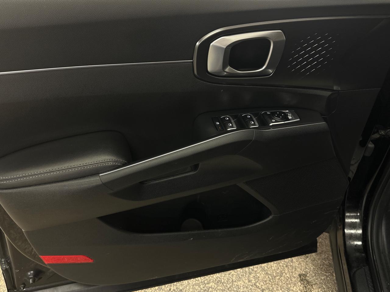 2022 Kia Sorento Hybrid LX 4dr All-Wheel Drive Photo