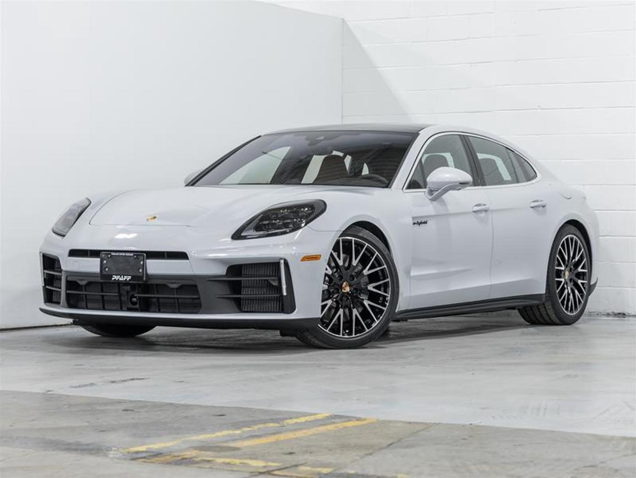 2026 Porsche Panamera  Photo0