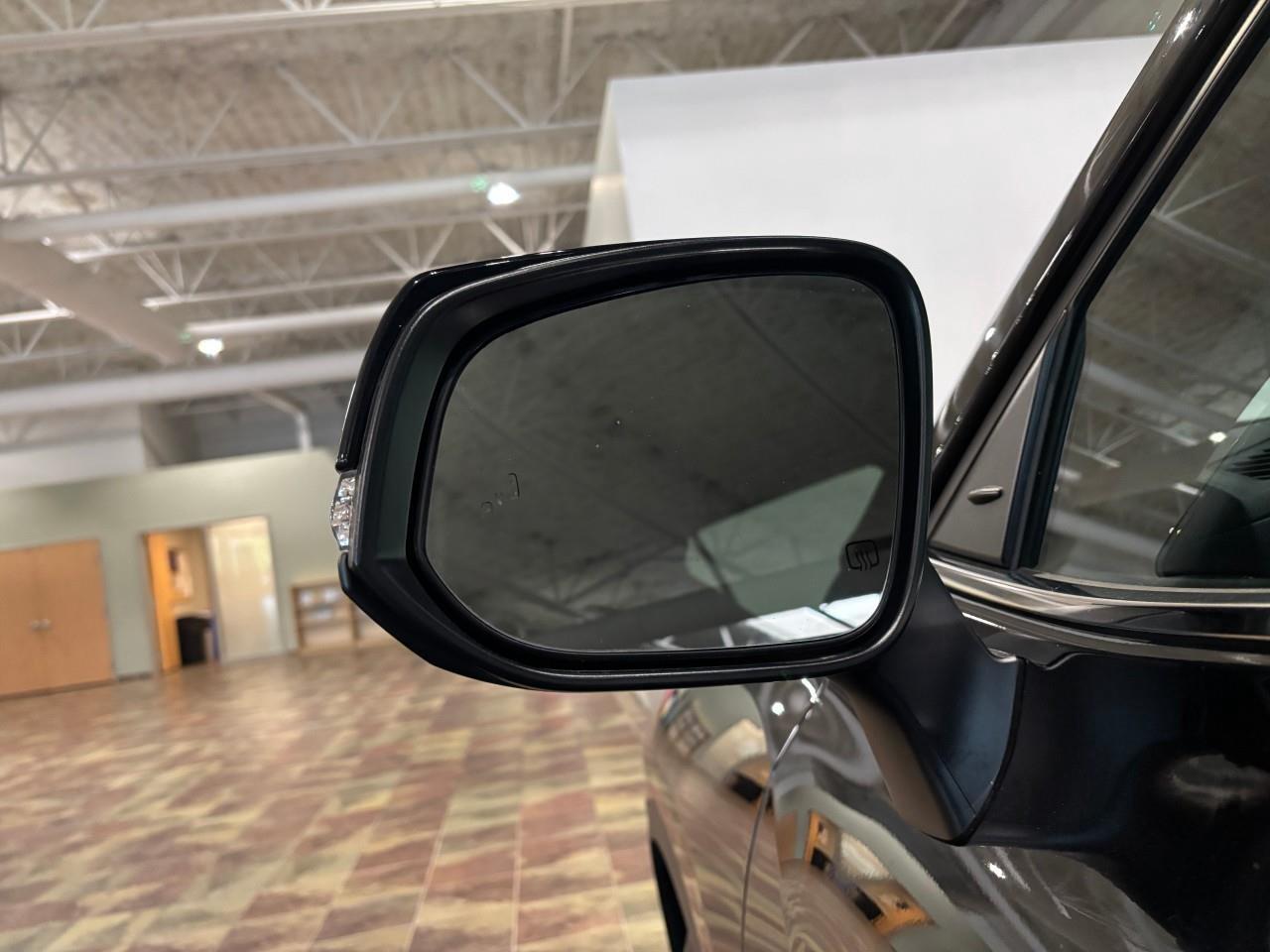 2020 Toyota Highlander Hybrid LE Photo