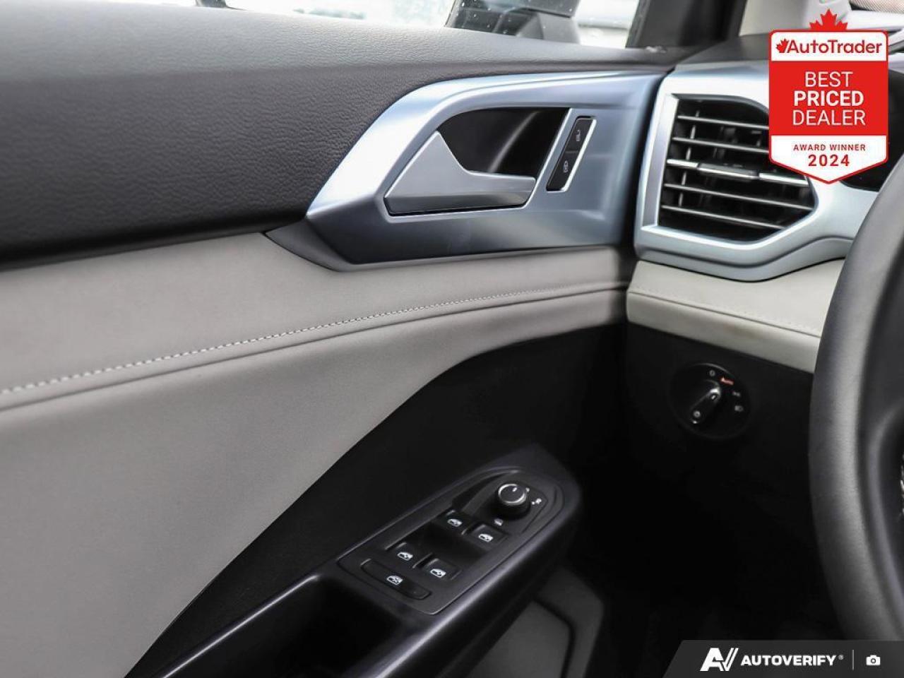 2025 Volkswagen Taos Comfortline 4dr All-Wheel Drive 4MOTION Photo