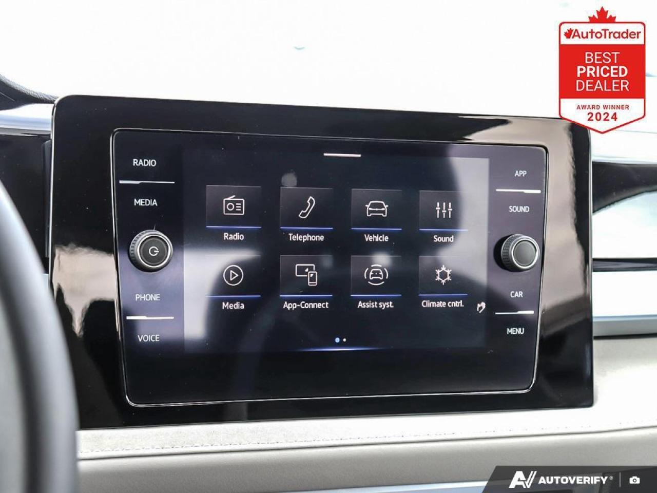 2025 Volkswagen Taos Comfortline 4dr All-Wheel Drive 4MOTION Photo