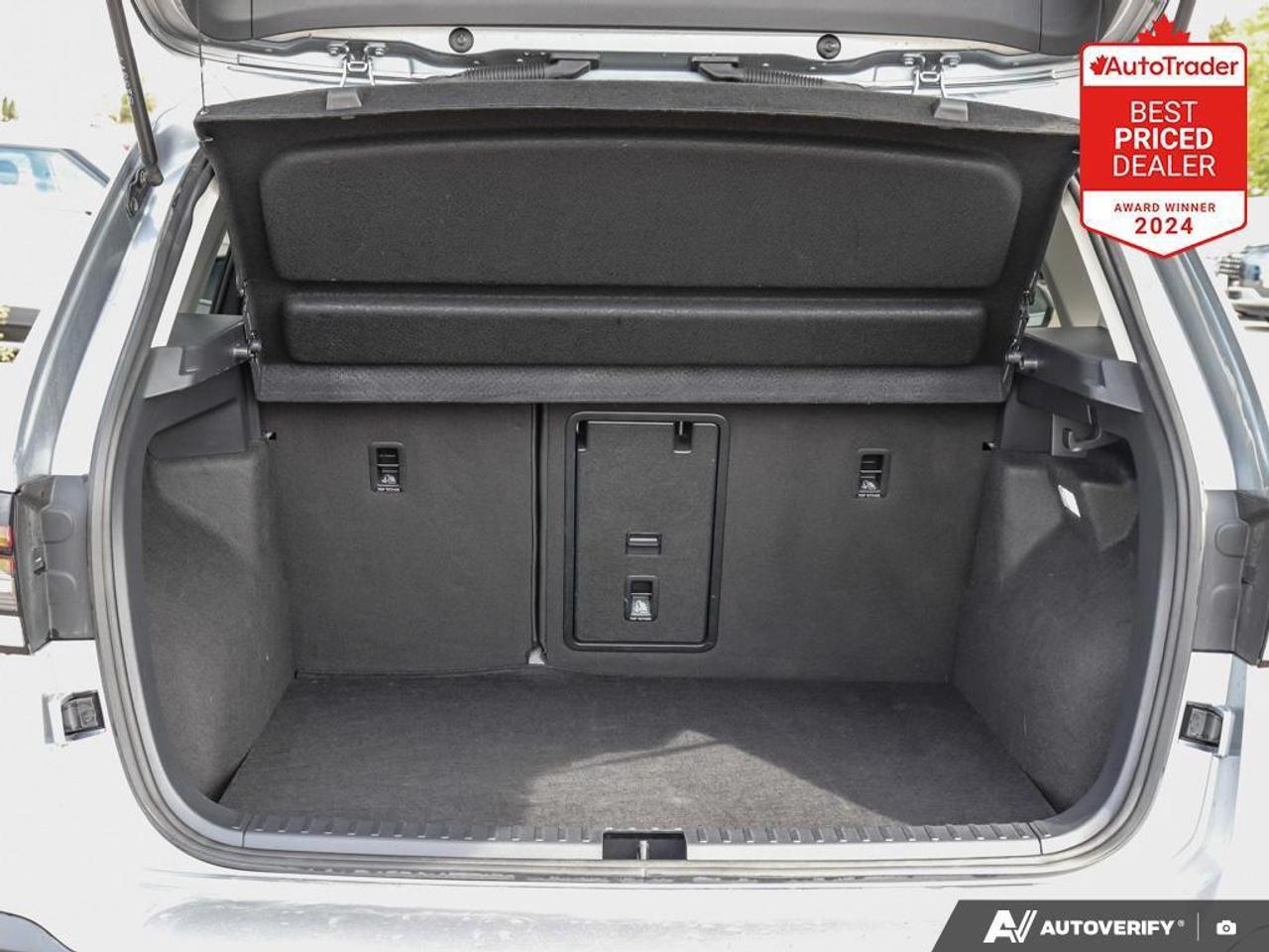 2025 Volkswagen Taos Comfortline 4dr All-Wheel Drive 4MOTION Photo
