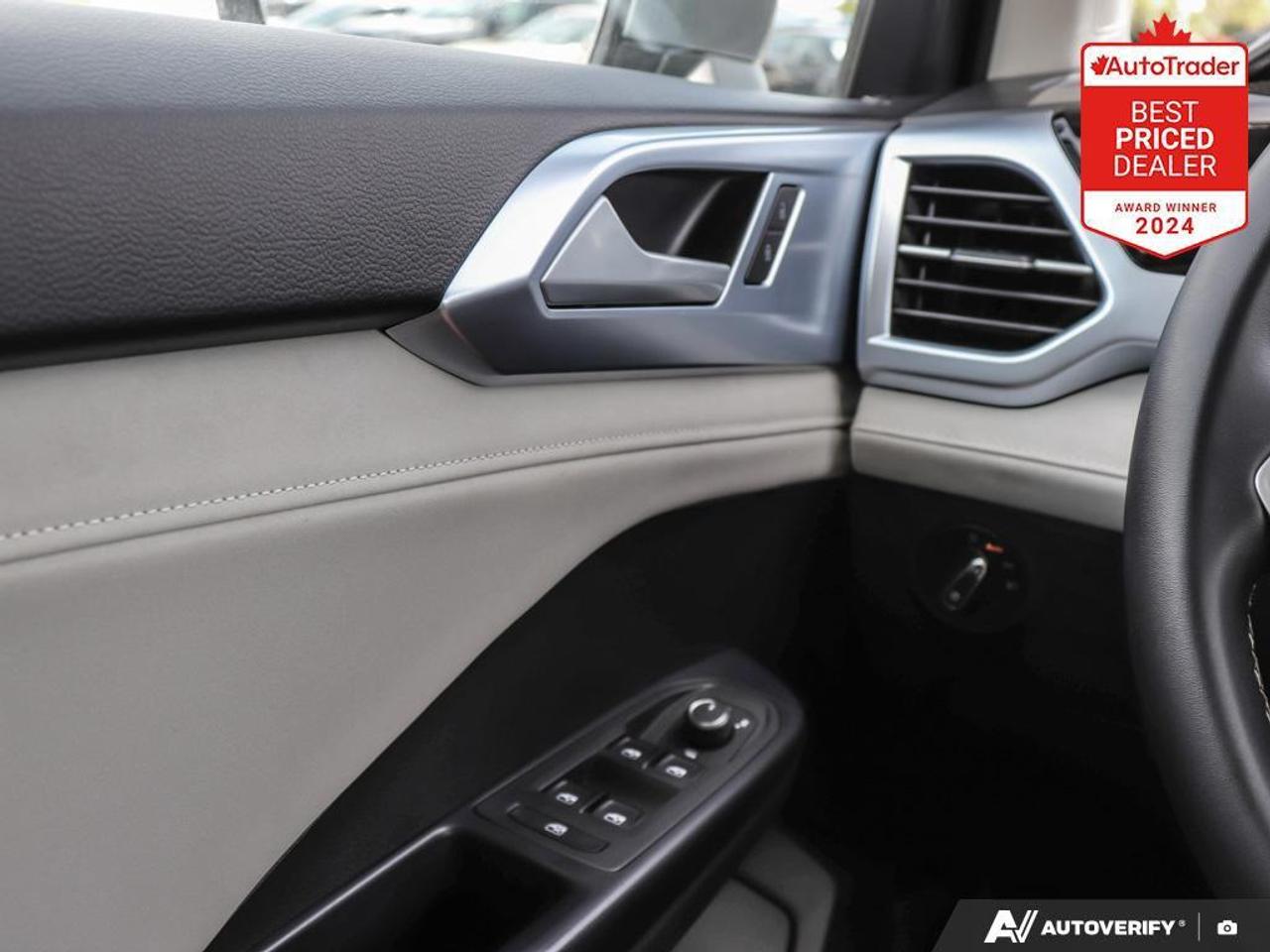 2025 Volkswagen Taos Comfortline 4dr All-Wheel Drive 4MOTION Photo