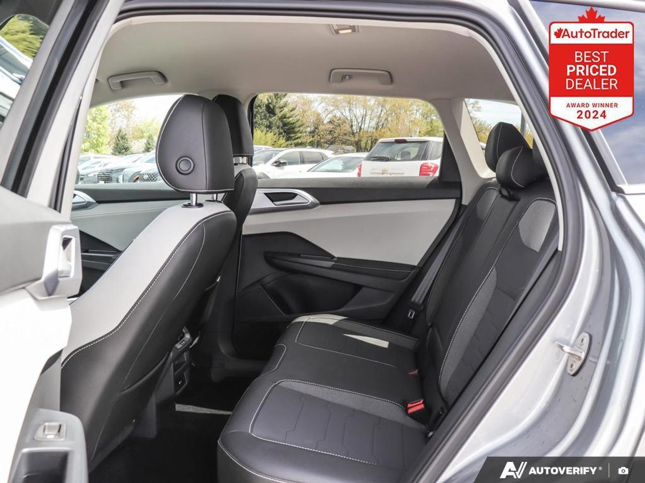 2025 Volkswagen Taos Comfortline 4dr All-Wheel Drive 4MOTION Photo
