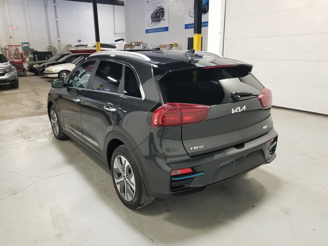 2022 Kia Niro EV SX Touring 4dr Front-Wheel Drive Sport Utility Photo4