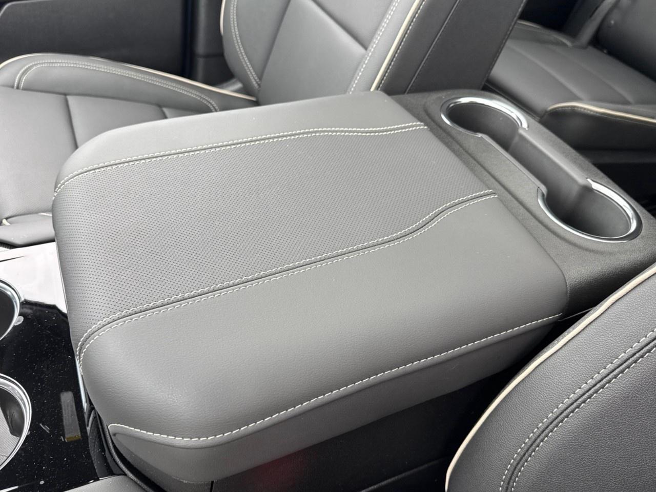 2026 GMC Yukon XL 4WD 4dr Elevation Photo