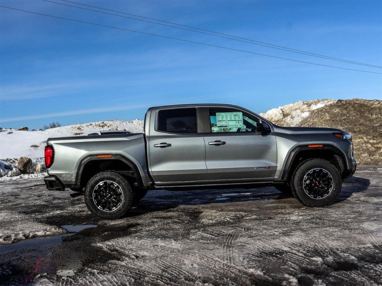 2026 GMC Canyon Crew Cab Short Box 4-Wheel Drive AT4 Photo4