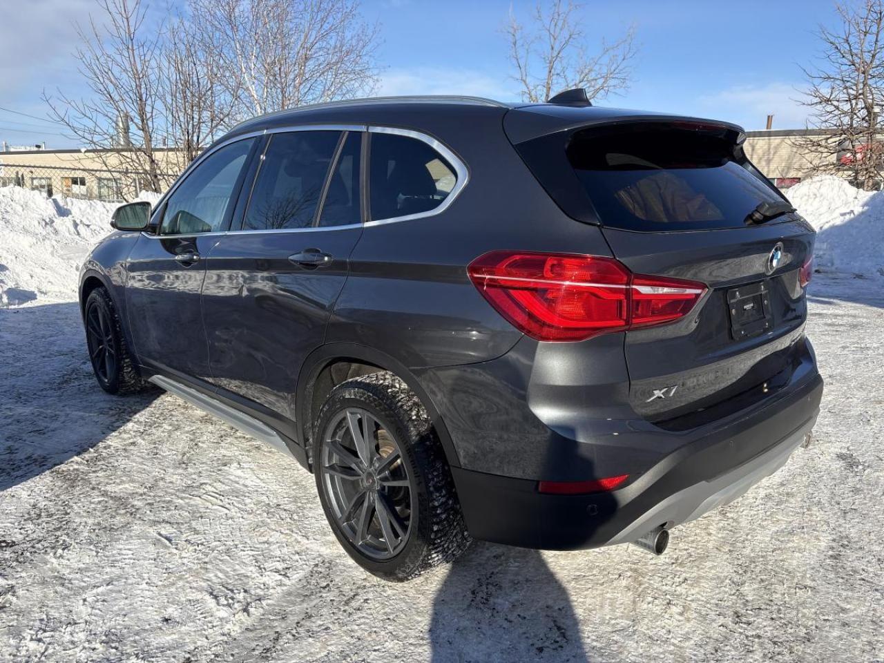 2019 BMW X1 xDrive28i AWD Photo3