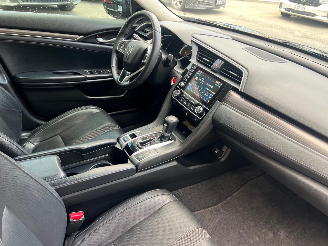 2020 Honda Civic Touring 4dr Sedan Photo