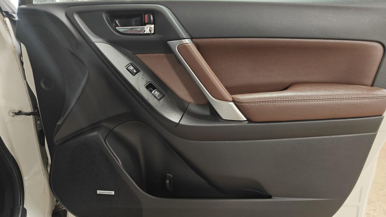 2017 Subaru Forester 2.5i Limited w/Technology Package Option (CVT) 4dr All-Wheel Drive Photo