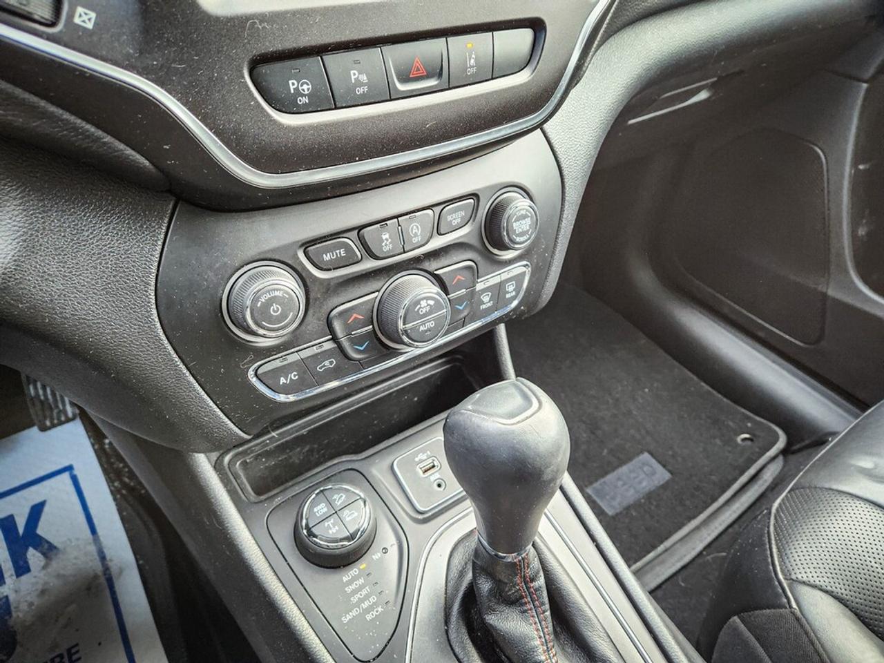 2020 Jeep Cherokee  Photo