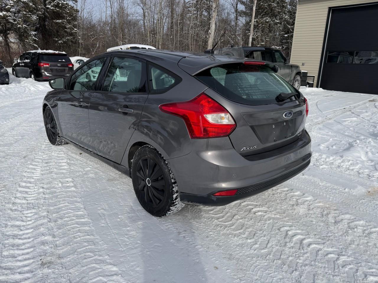 2014 Ford Focus SE 4dr Hatchback Photo2