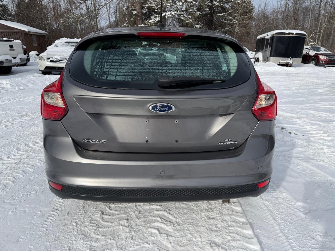 2014 Ford Focus SE 4dr Hatchback Photo3