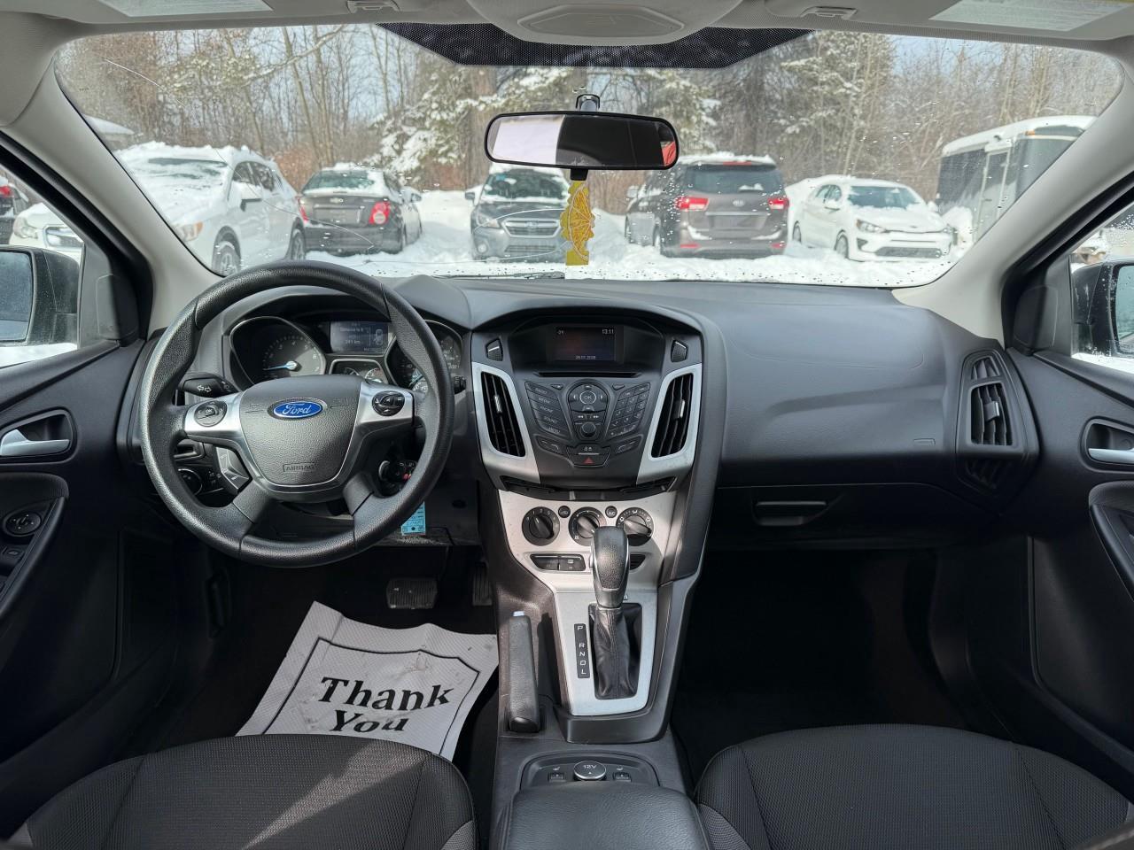 2014 Ford Focus SE 4dr Hatchback Photo