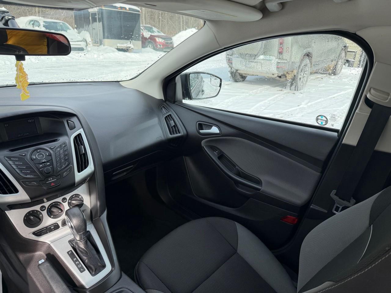 2014 Ford Focus SE 4dr Hatchback Photo