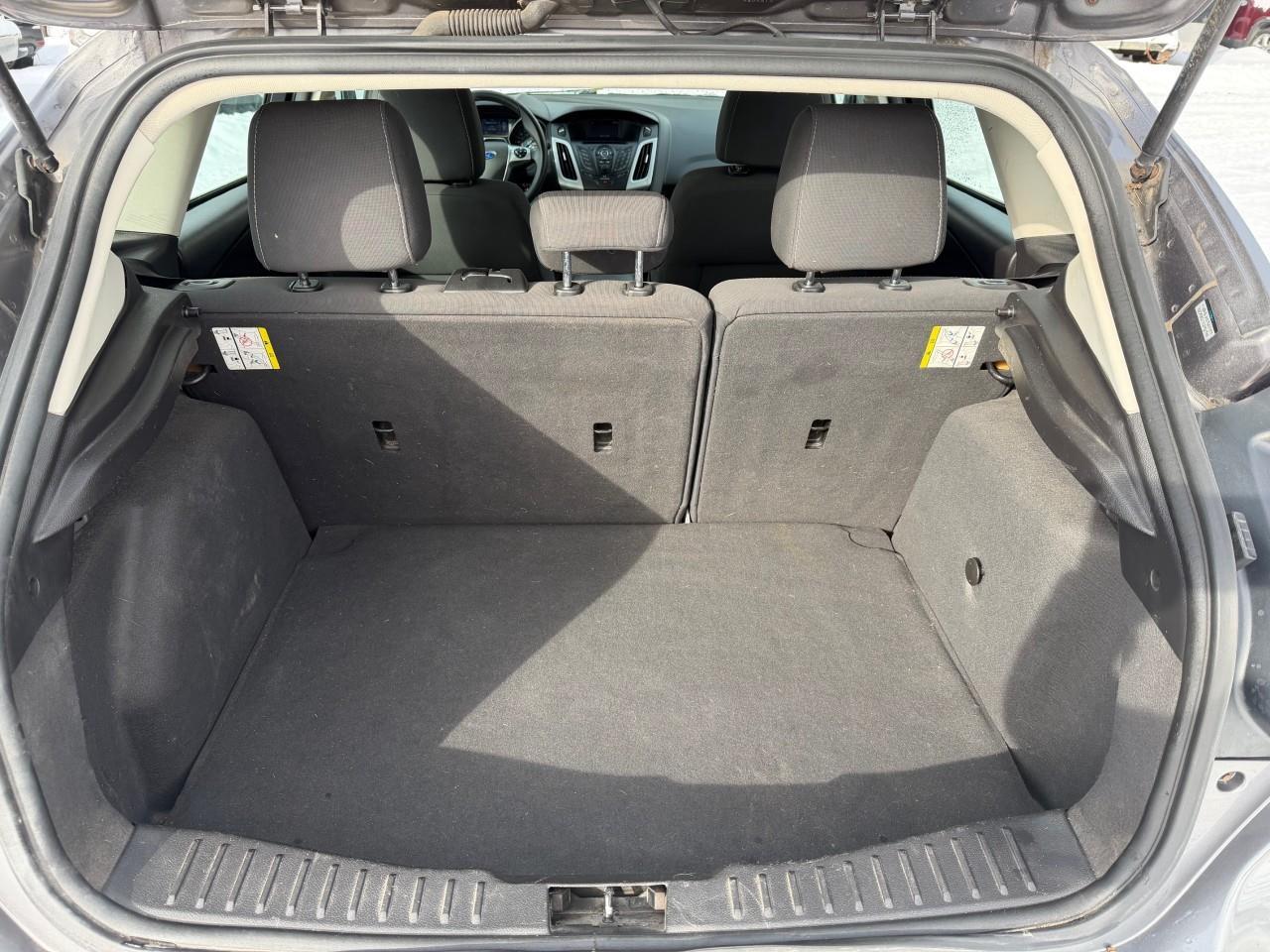 2014 Ford Focus SE 4dr Hatchback Photo