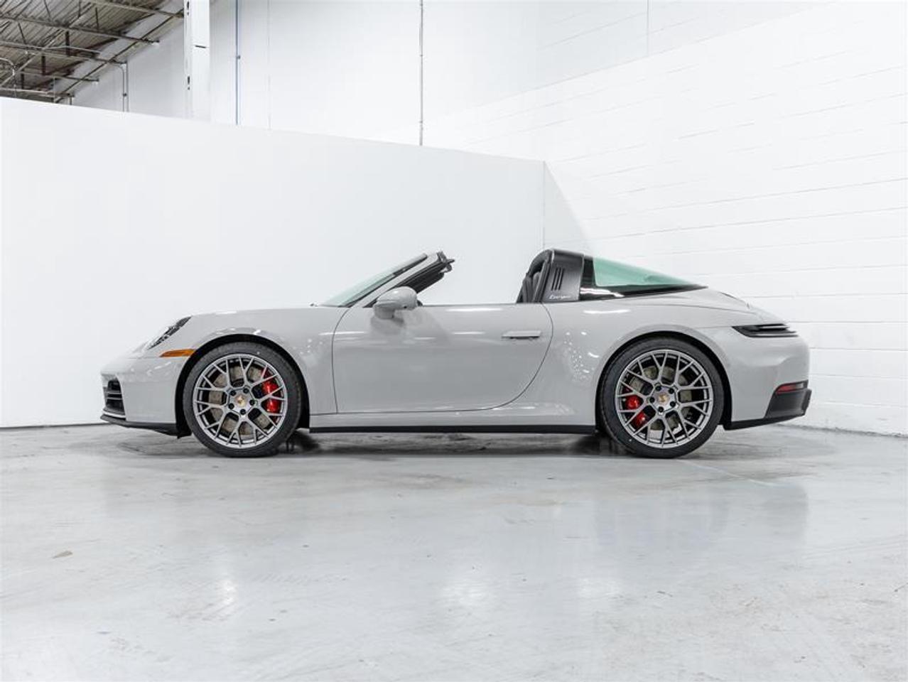 2026 Porsche 911  Photo3