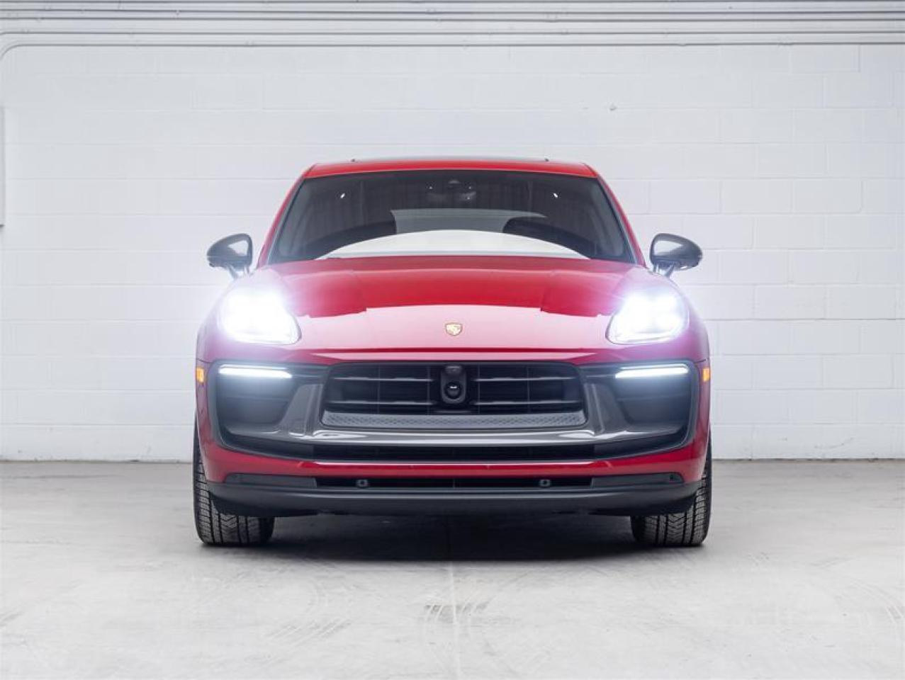 2025 Porsche Macan  Photo3