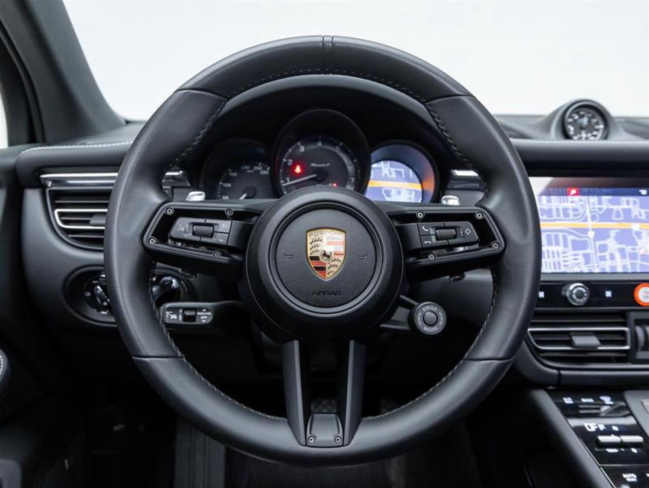 2025 Porsche Macan  Photo