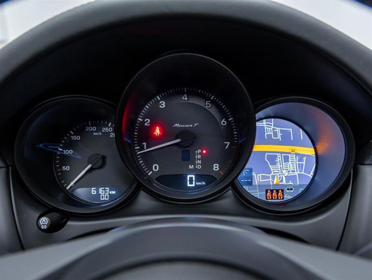 2025 Porsche Macan  Photo