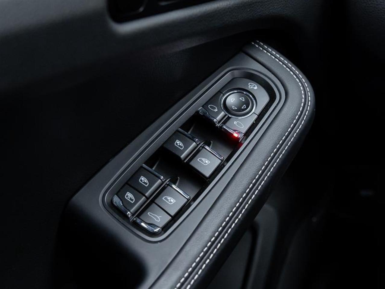 2025 Porsche Macan  Photo