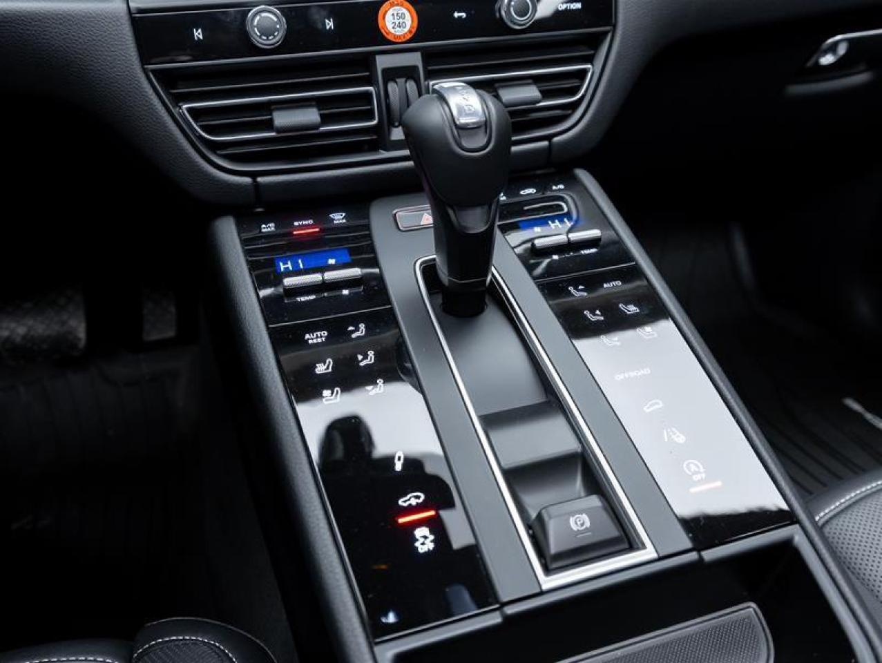 2025 Porsche Macan  Photo