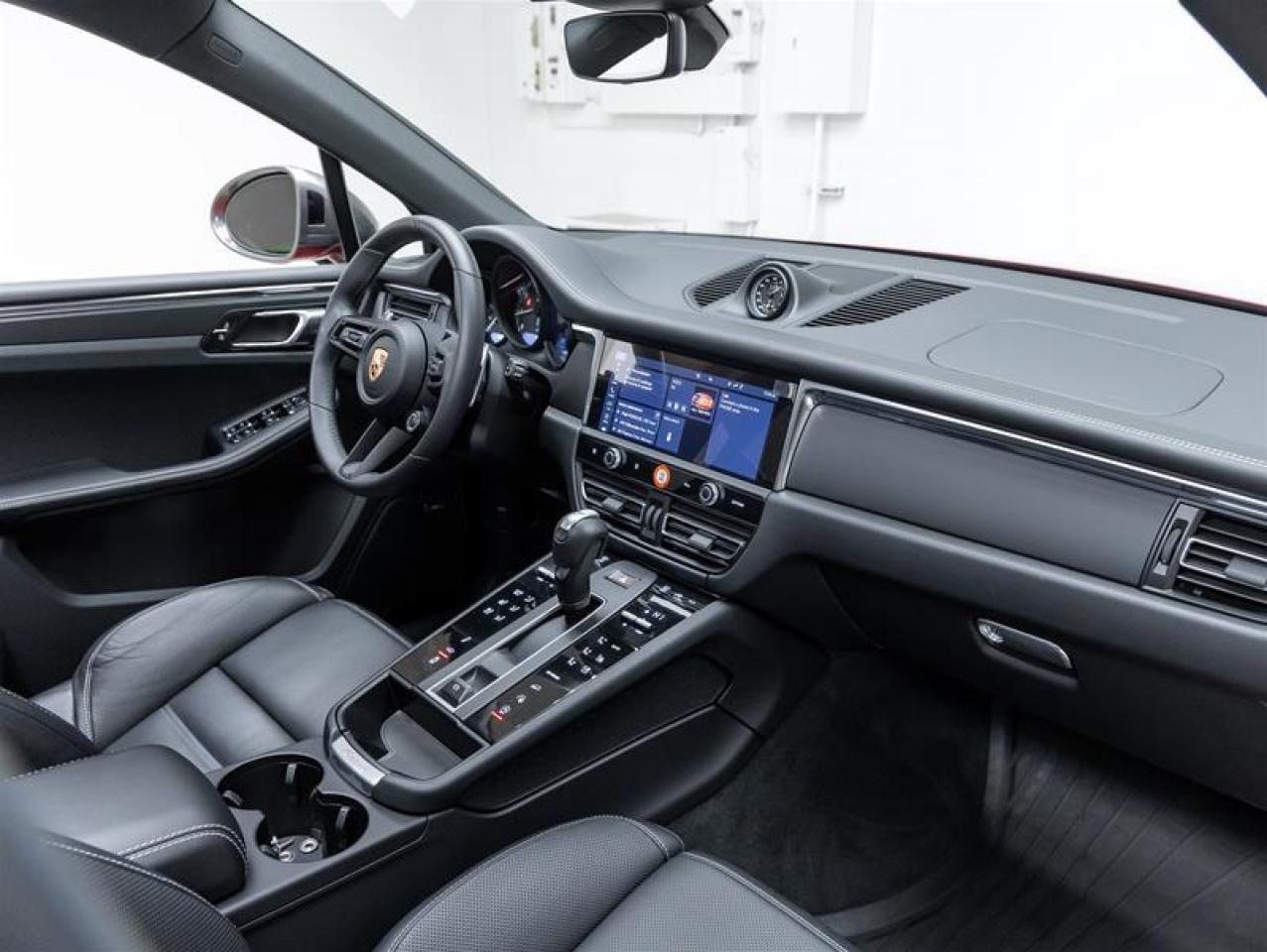 2025 Porsche Macan  Photo