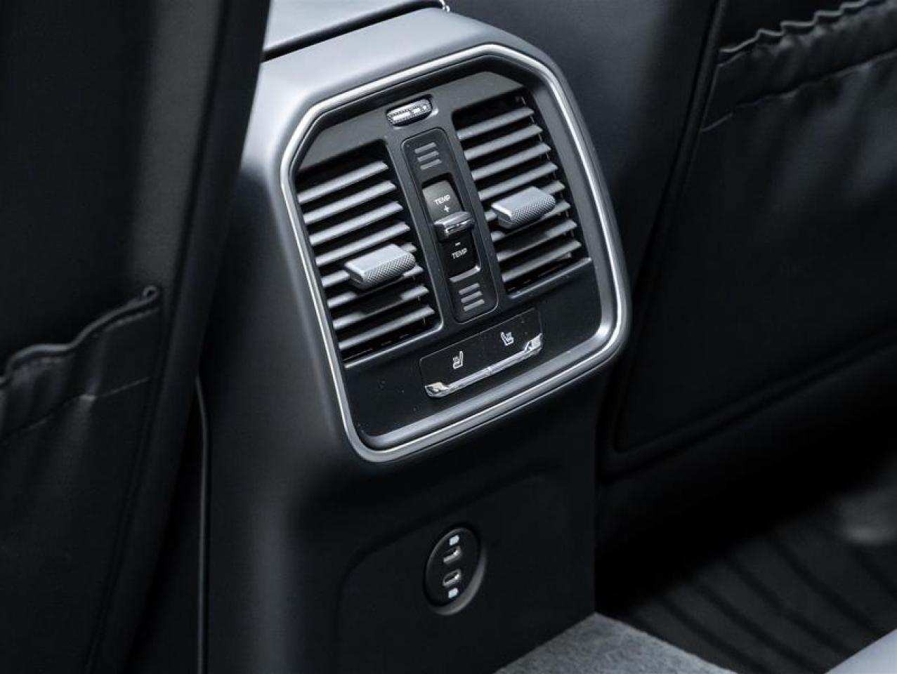 2025 Porsche Macan  Photo