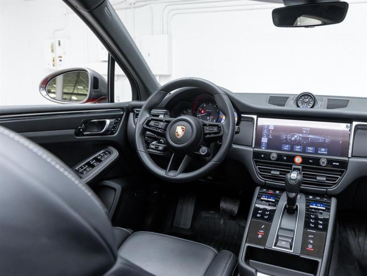 2025 Porsche Macan  Photo