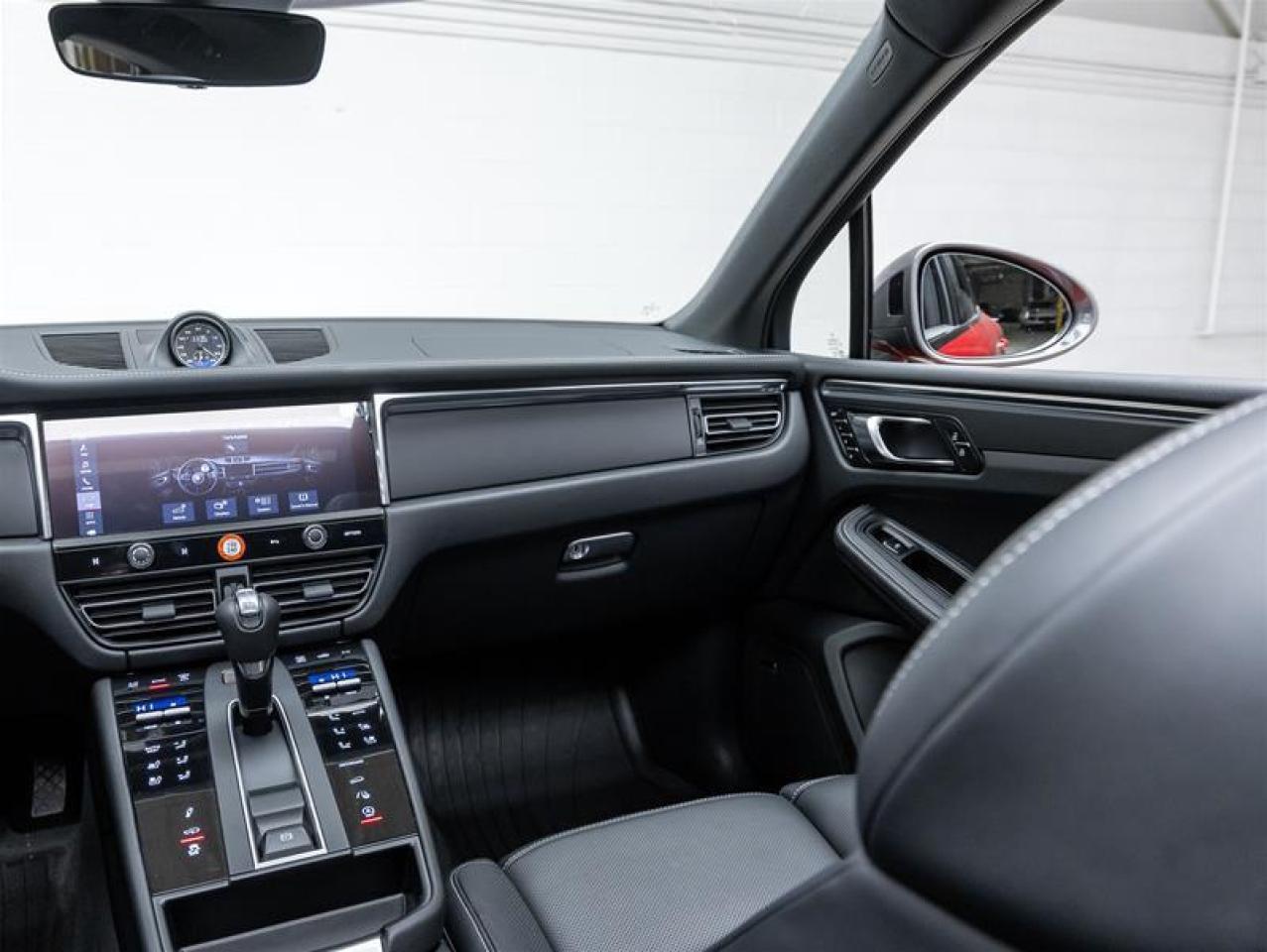 2025 Porsche Macan  Photo