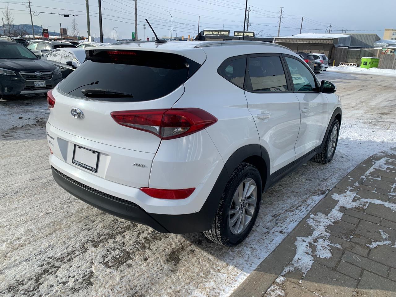 2016 Hyundai Tucson Premium 2.0 (A6) 4dr All-Wheel Drive Photo4