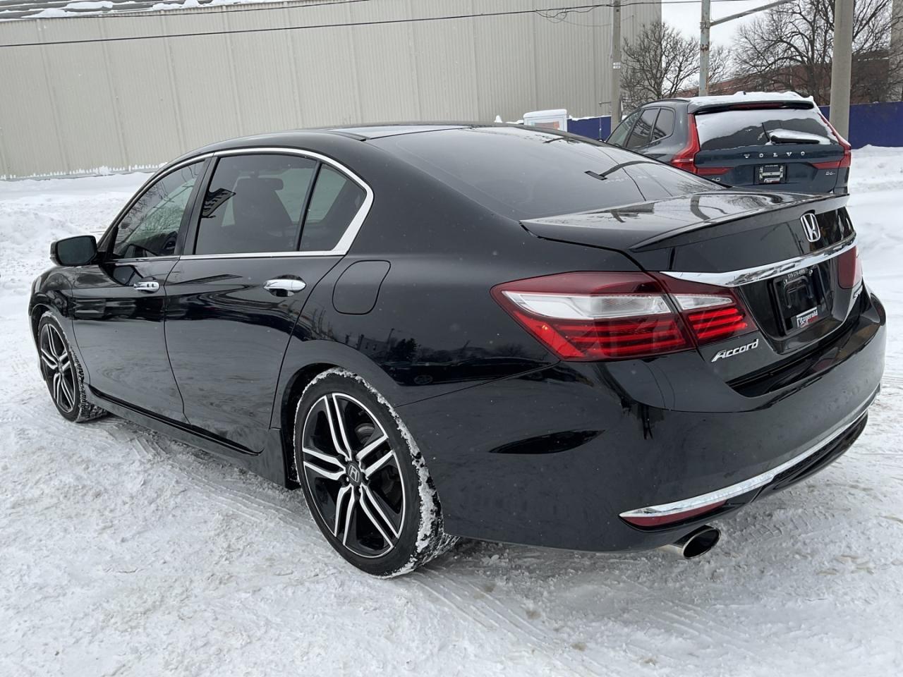 2017 Honda Accord Sport - SUNROOF! BACK-UP/BLIND-SPOT CAM! CAR PLAY! Photo4