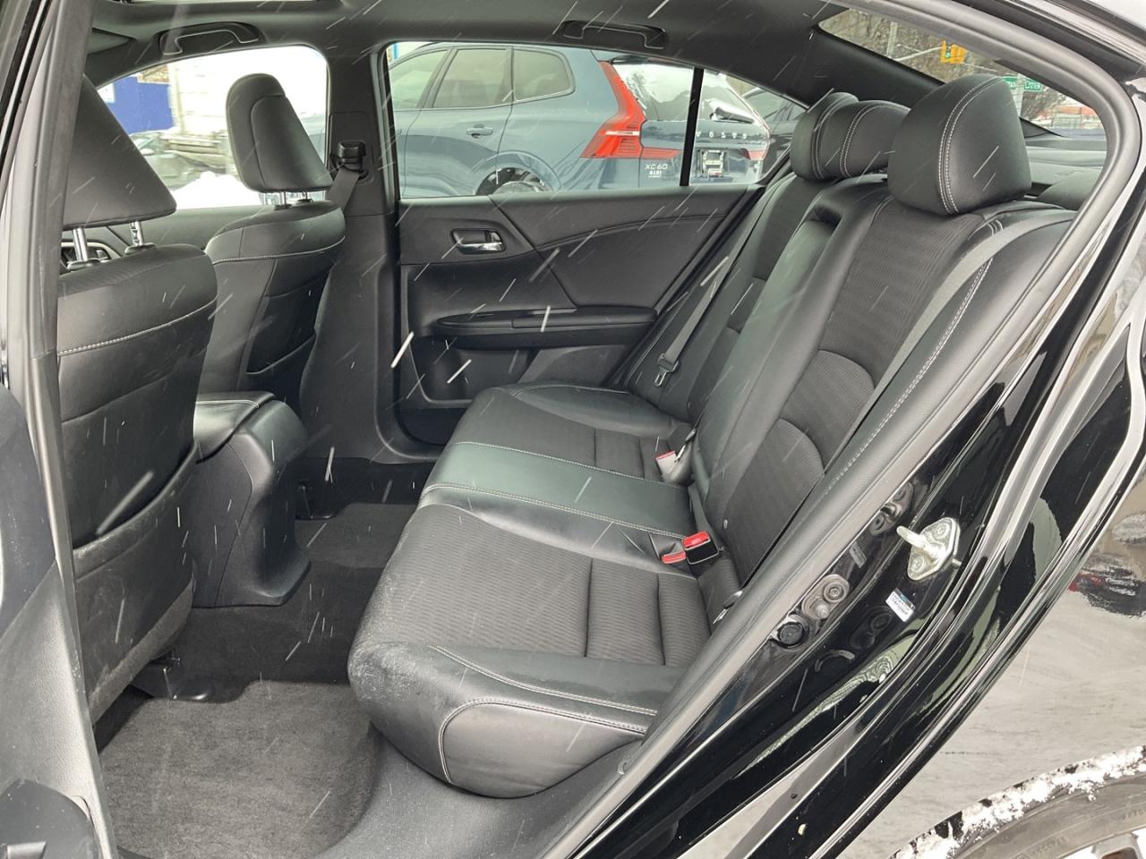 2017 Honda Accord Sport - SUNROOF! BACK-UP/BLIND-SPOT CAM! CAR PLAY! Photo