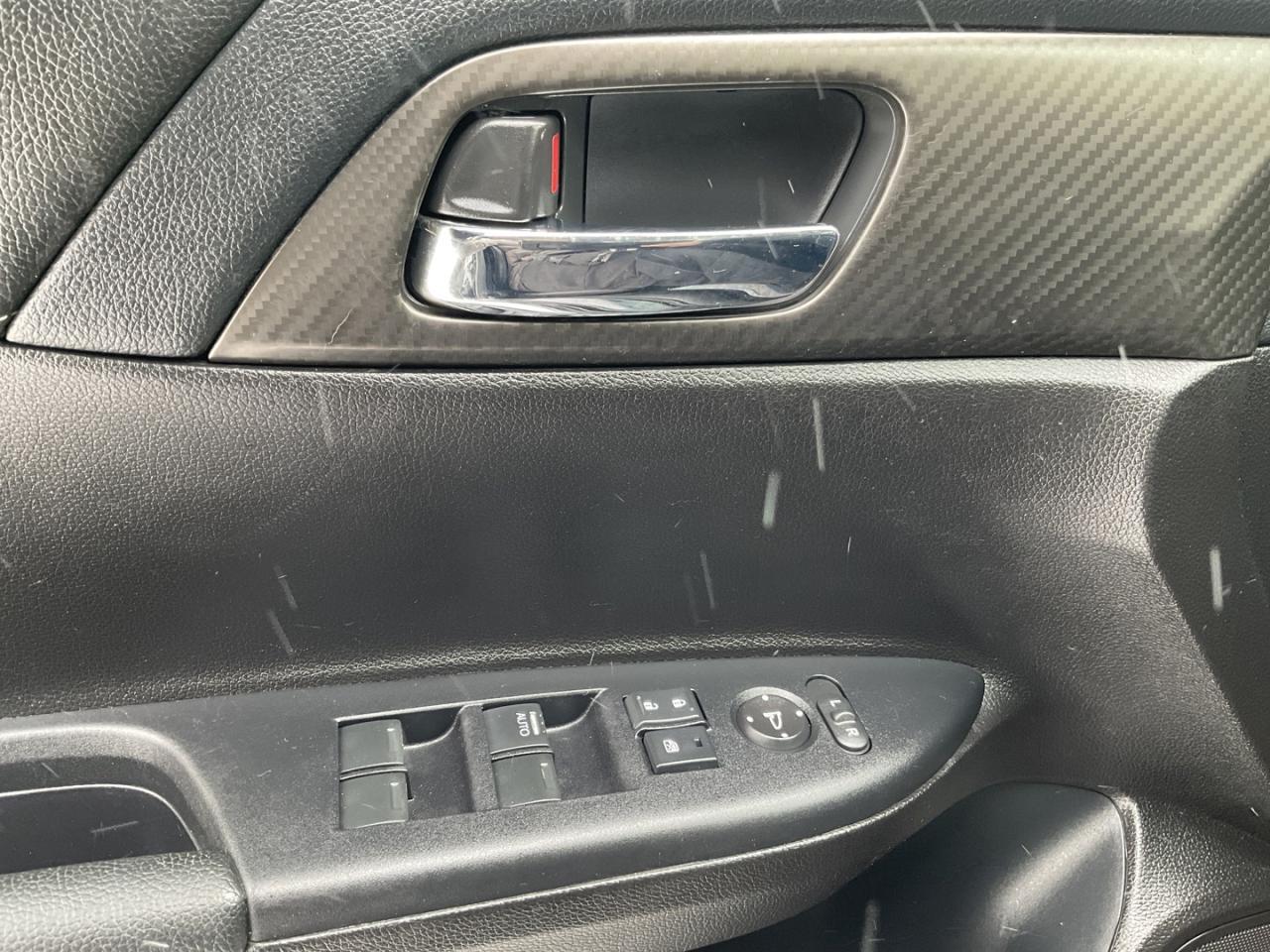 2017 Honda Accord Sport - SUNROOF! BACK-UP/BLIND-SPOT CAM! CAR PLAY! Photo