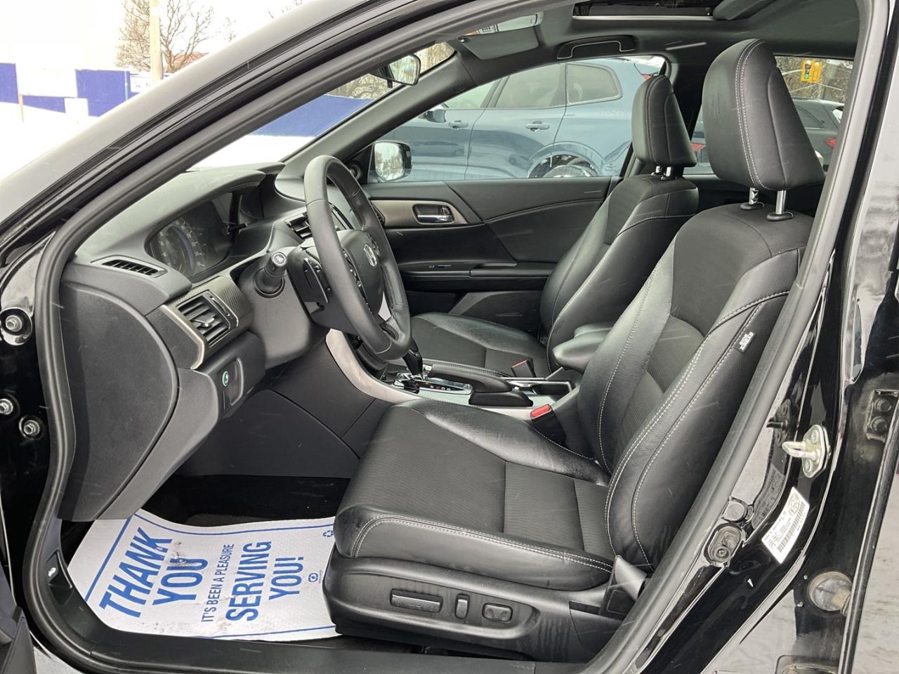2017 Honda Accord Sport - SUNROOF! BACK-UP/BLIND-SPOT CAM! CAR PLAY! Photo
