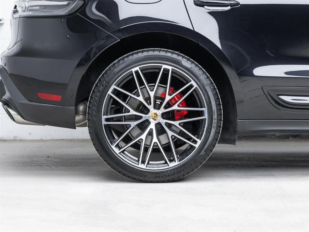 2025 Porsche Macan  Photo