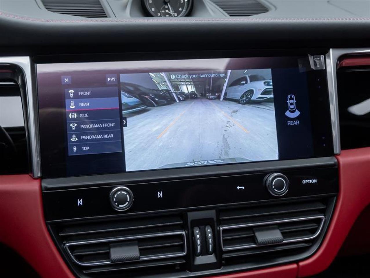 2025 Porsche Macan  Photo