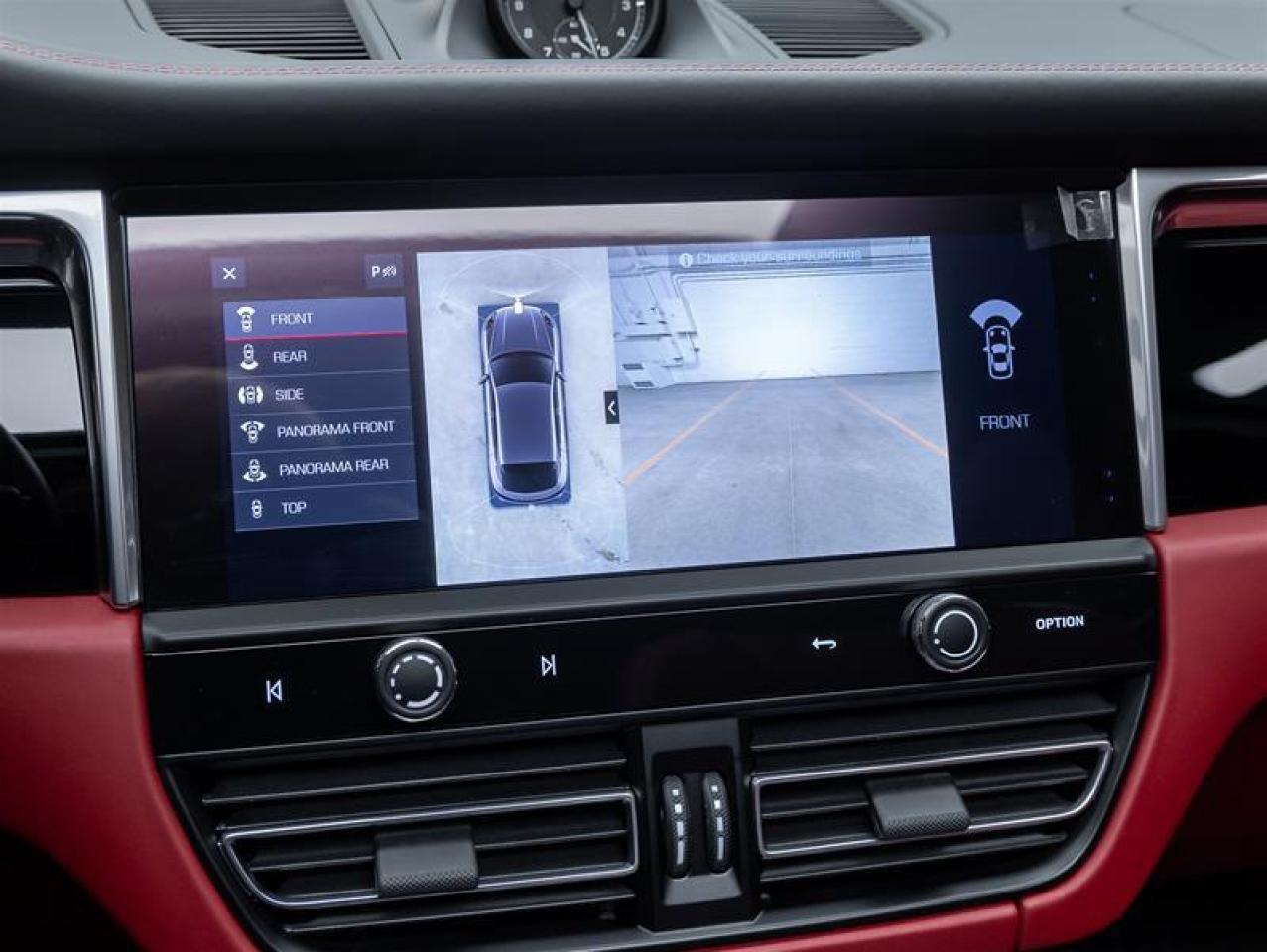 2025 Porsche Macan  Photo