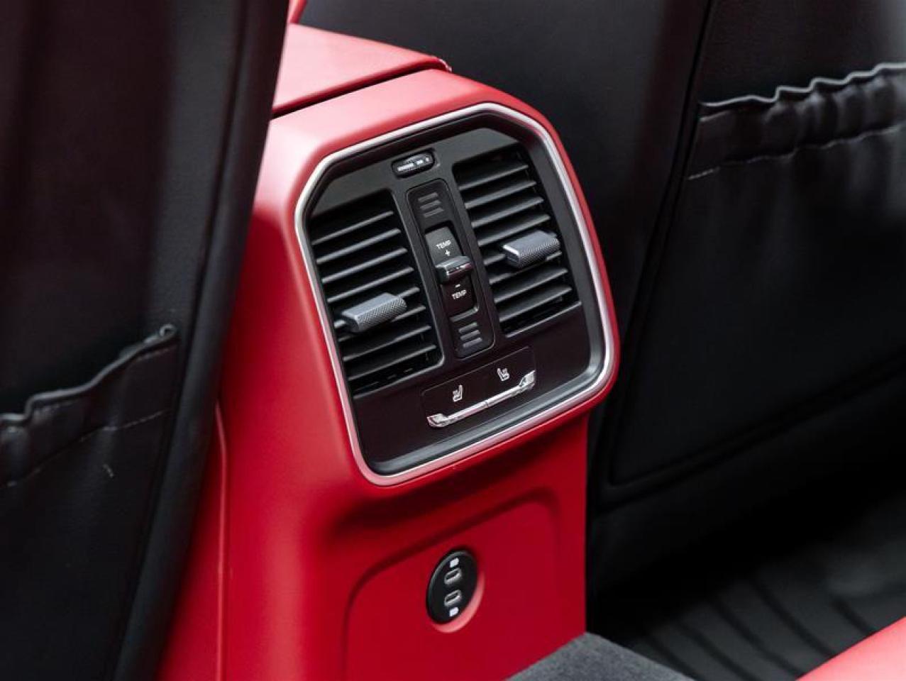 2025 Porsche Macan  Photo