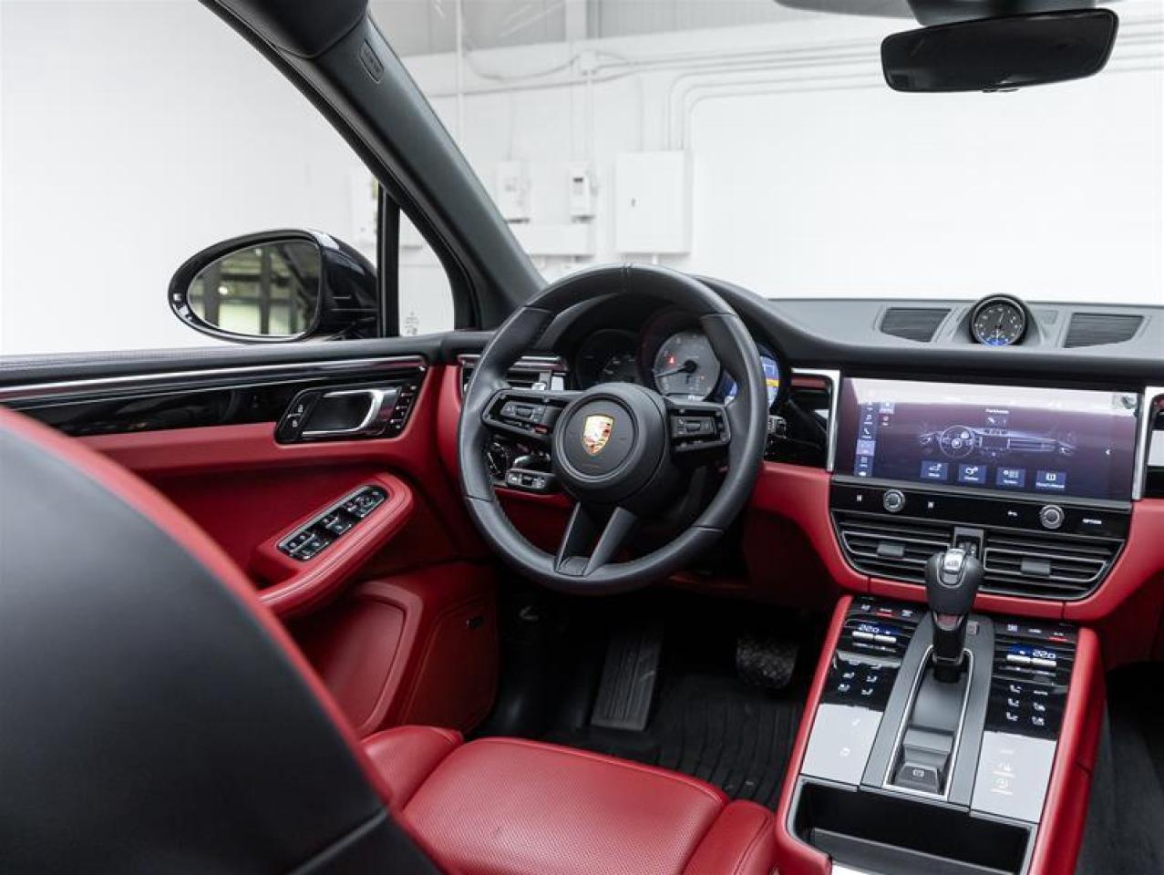 2025 Porsche Macan  Photo