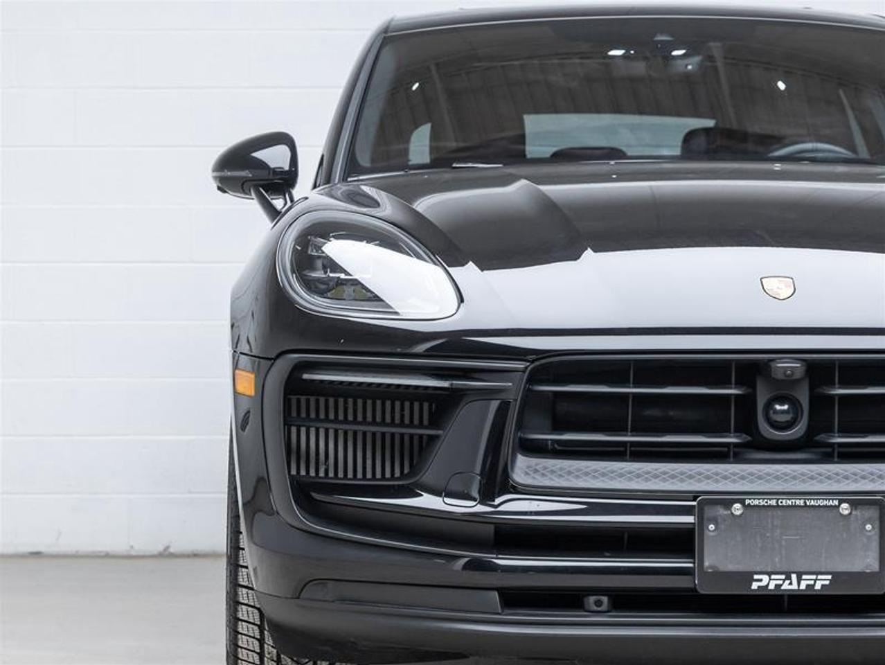 2025 Porsche Macan  Photo2