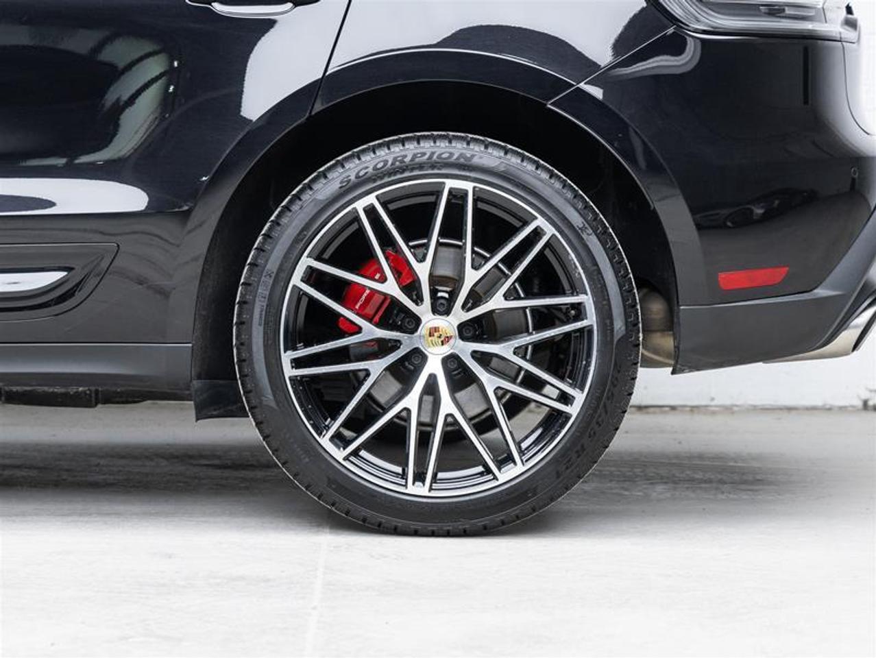 2025 Porsche Macan  Photo