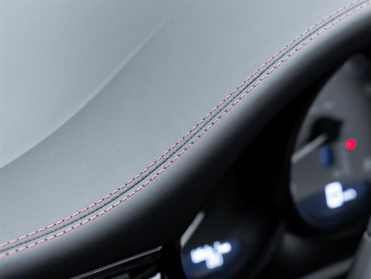 2025 Porsche Macan  Photo